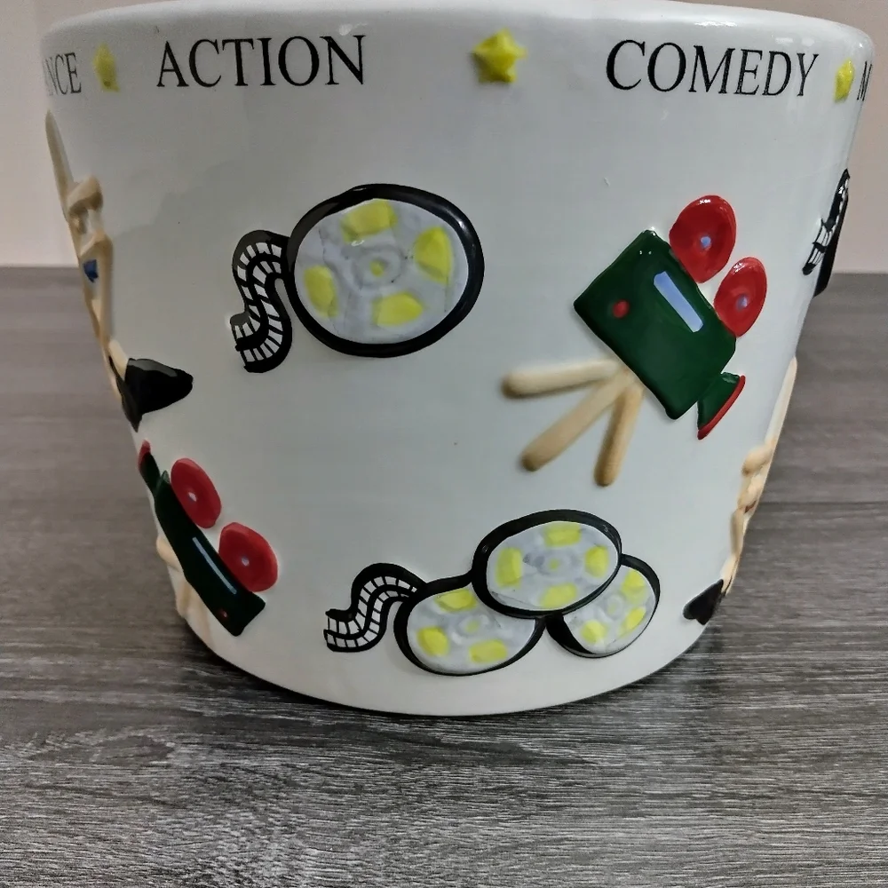 Rare Vintage Ceramic Popcorn movie white bucket. By Designpac.